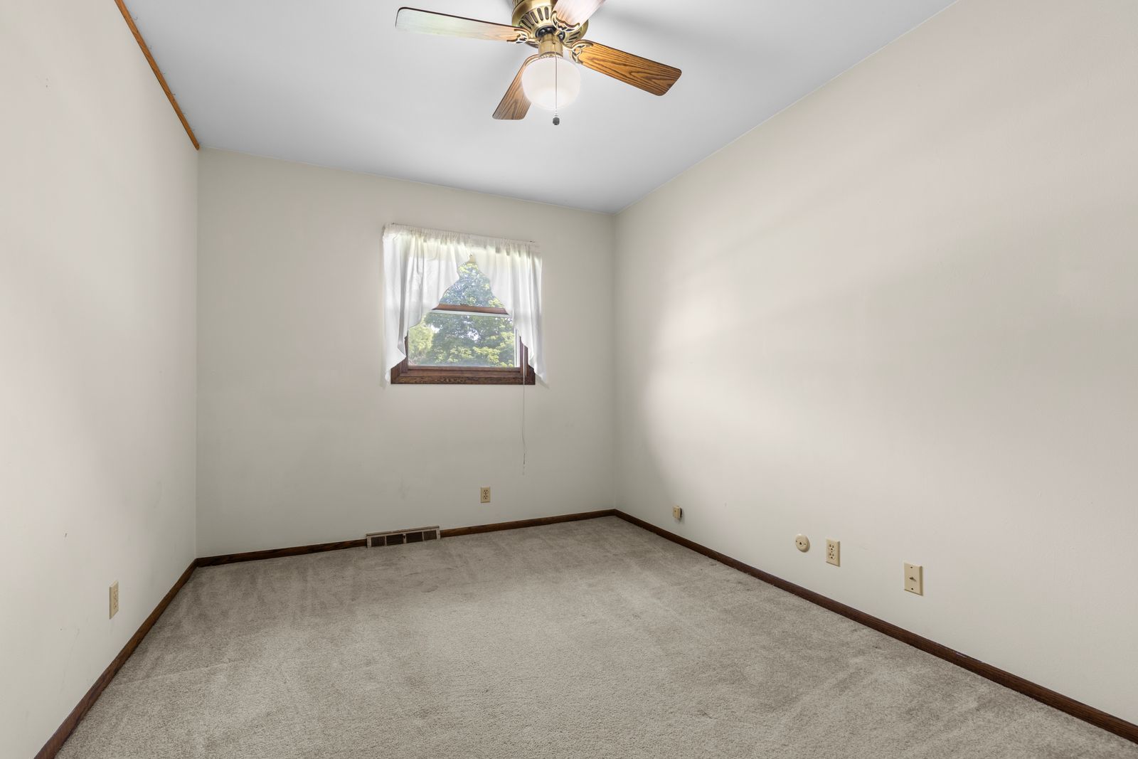 601 Windfield Lane Property Photo 8