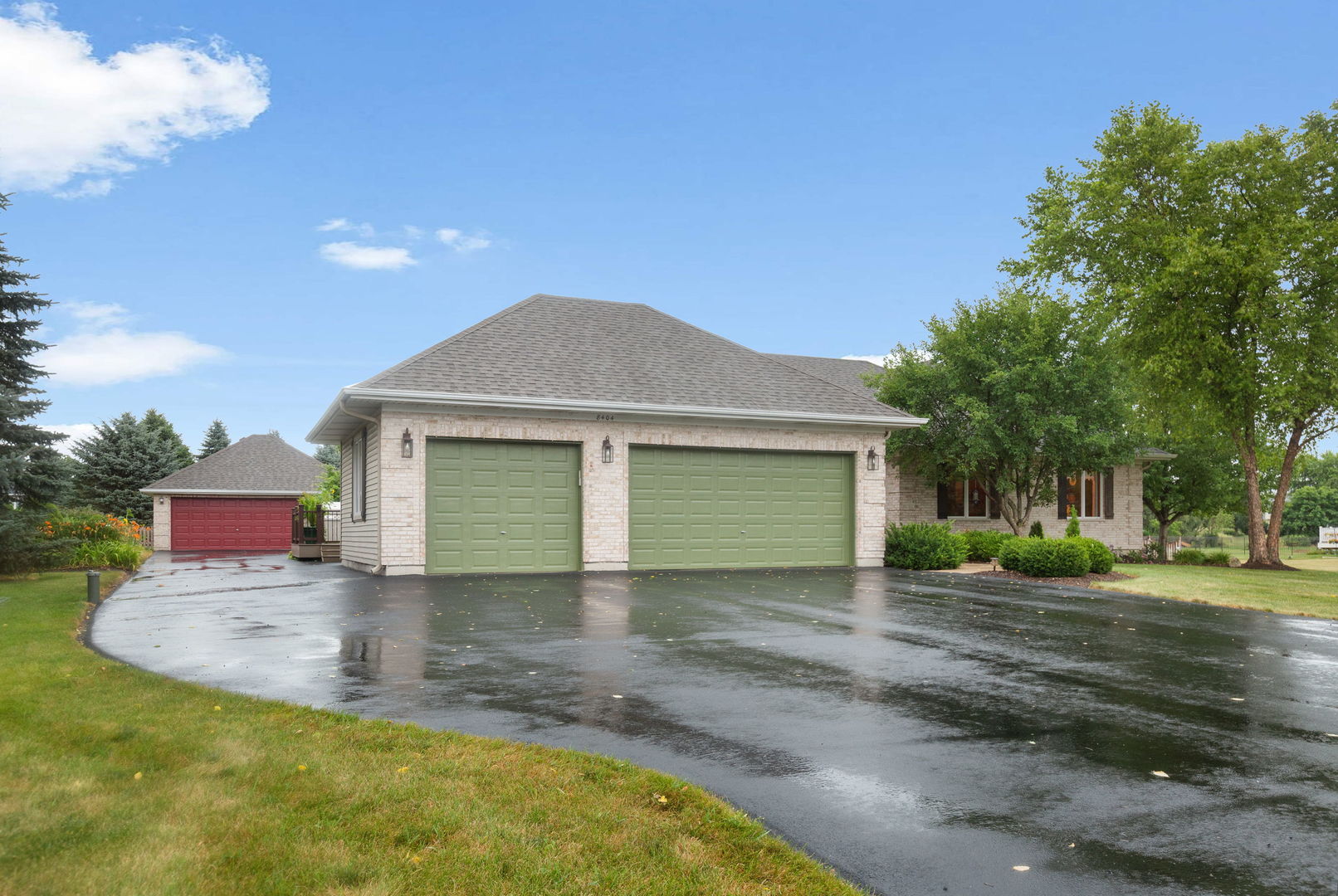 8404 Squirrel Drive Property Photo 2
