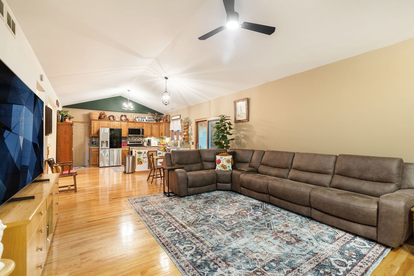 8404 Squirrel Drive Property Photo 10