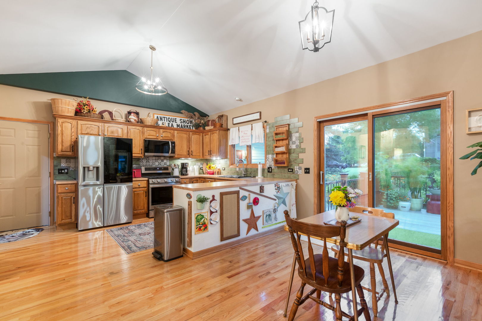 8404 Squirrel Drive Property Photo 11