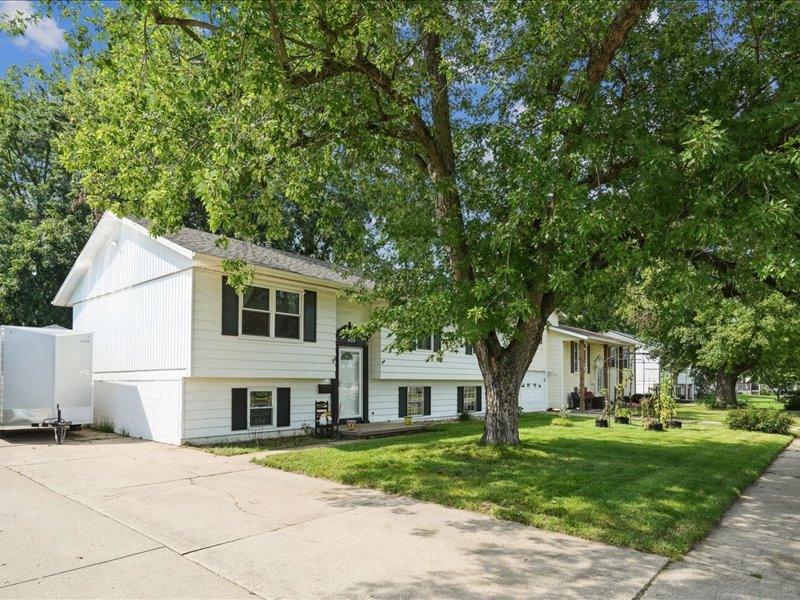 409 15th Place Property Photo 2