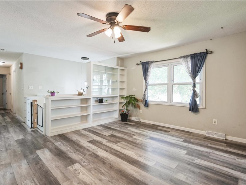 409 15th Place Property Photo 4