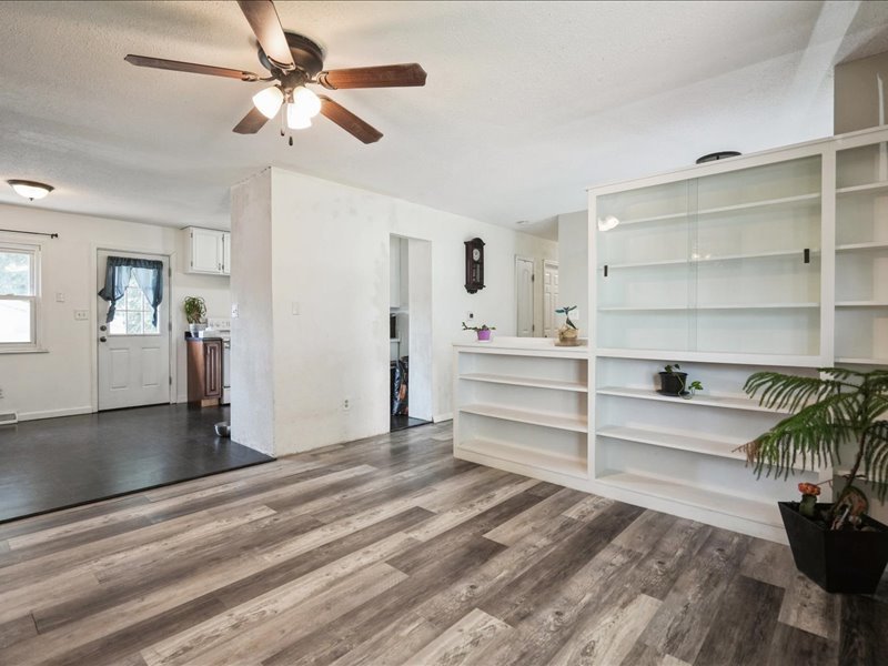 409 15th Place Property Photo 5