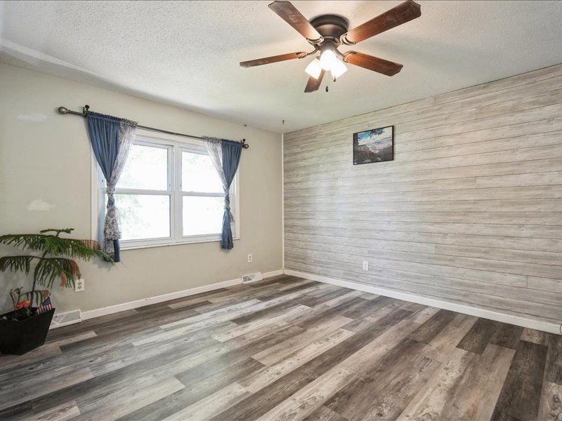 409 15th Place Property Photo 6