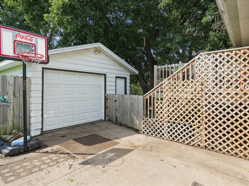 409 15th Place Property Photo 22