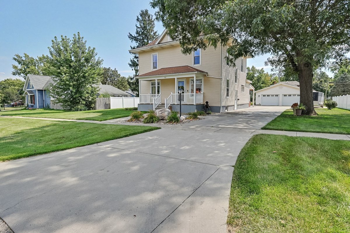 411 E Cherry Street Property Photo 1