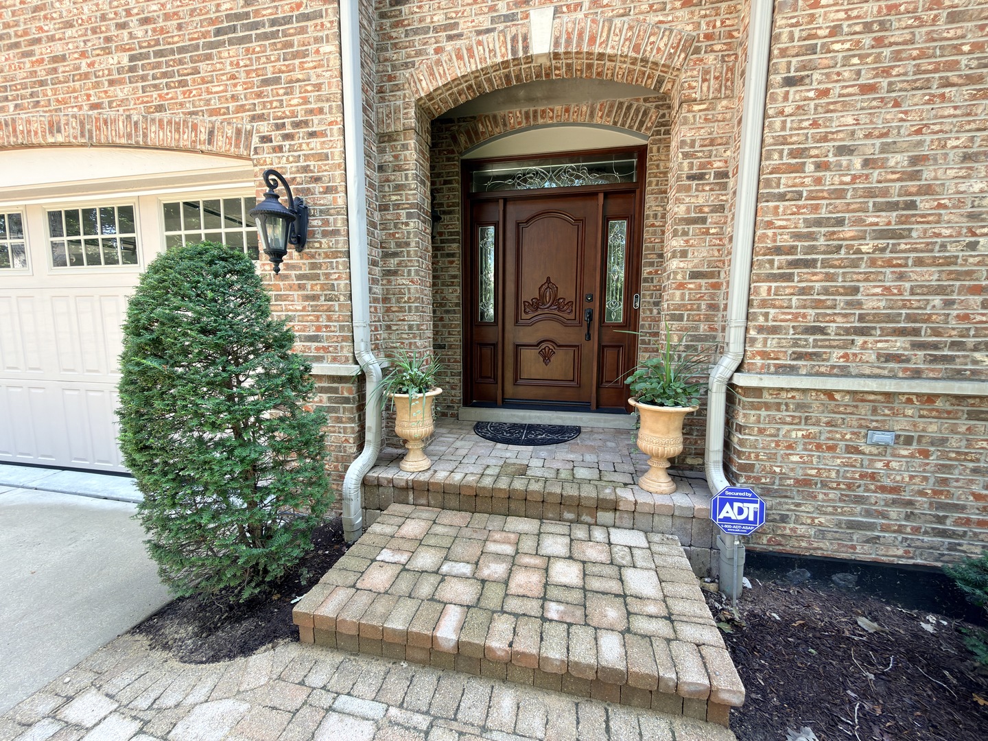1657 Hickory Drive Property Photo 3