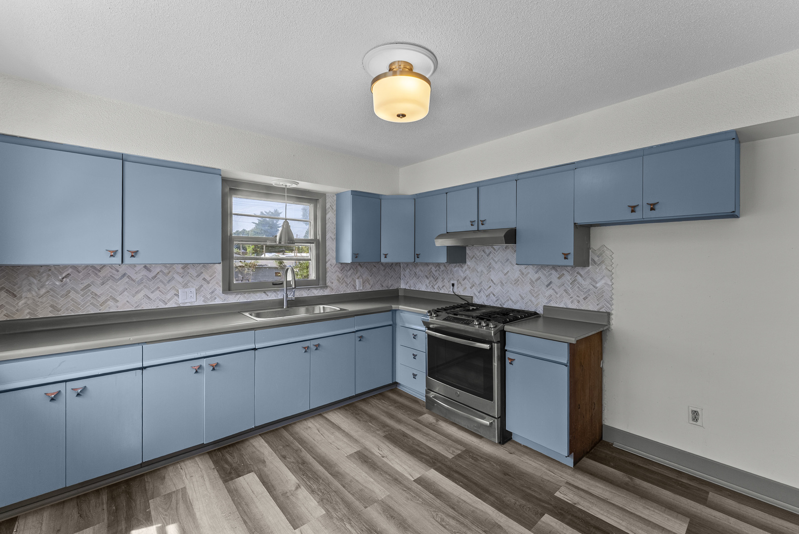 417 48th Street Property Photo 8