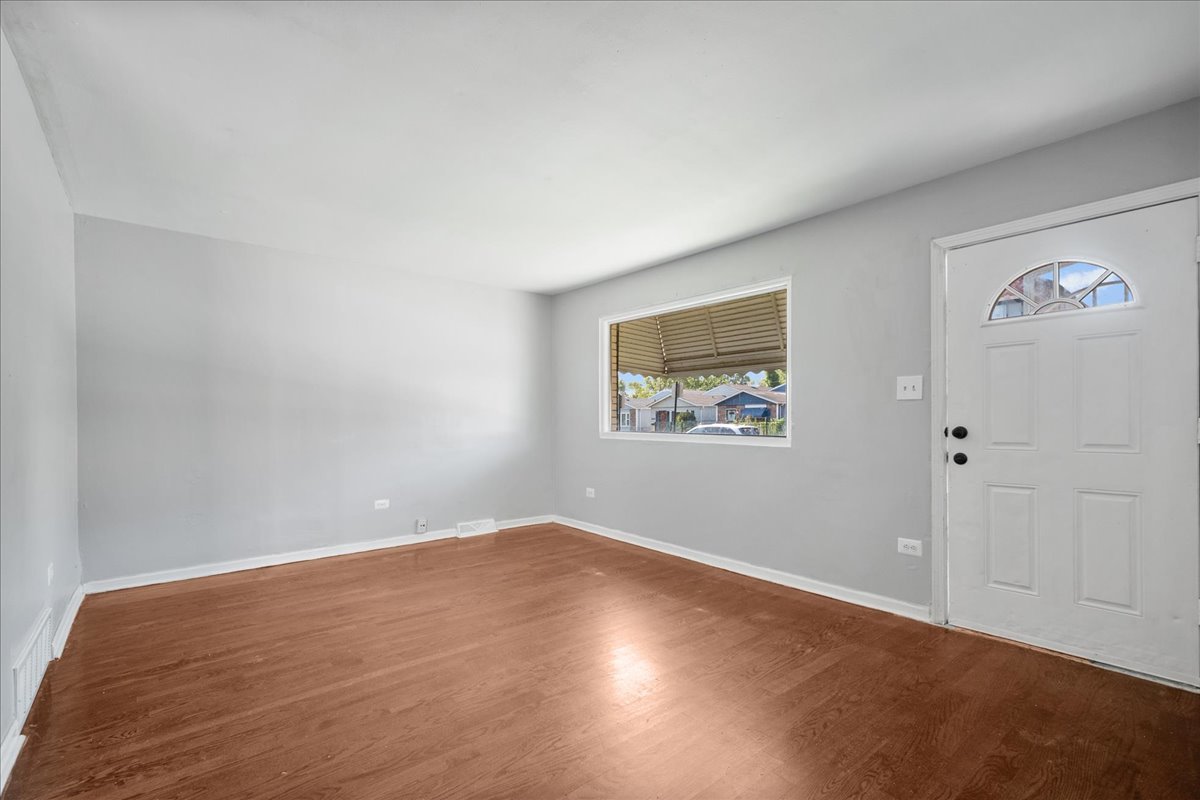 1652 W Montvale Avenue Property Photo 3