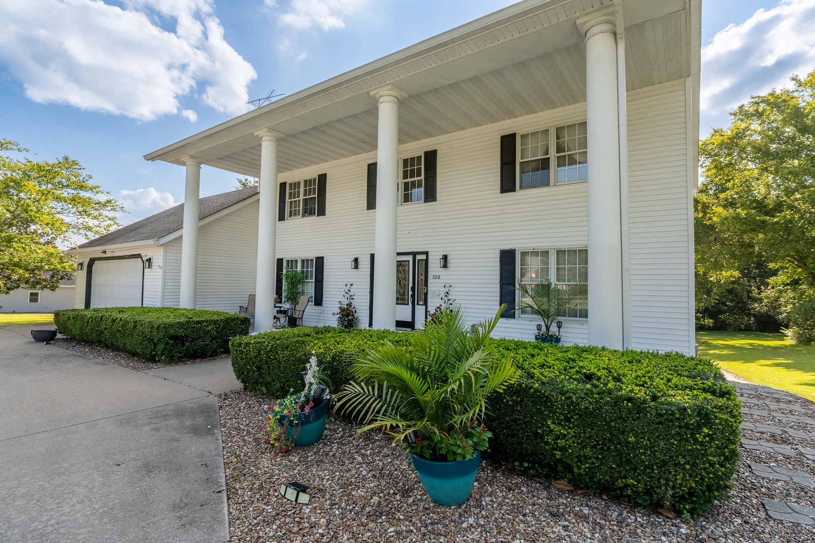 100 Oakview Road Property Photo 1
