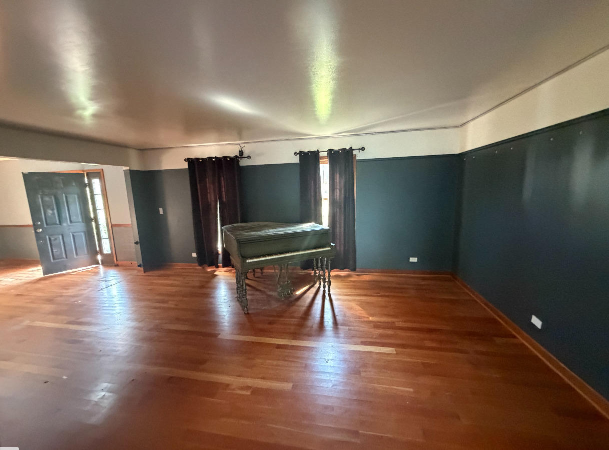617 Arlington Parkway Property Photo 2