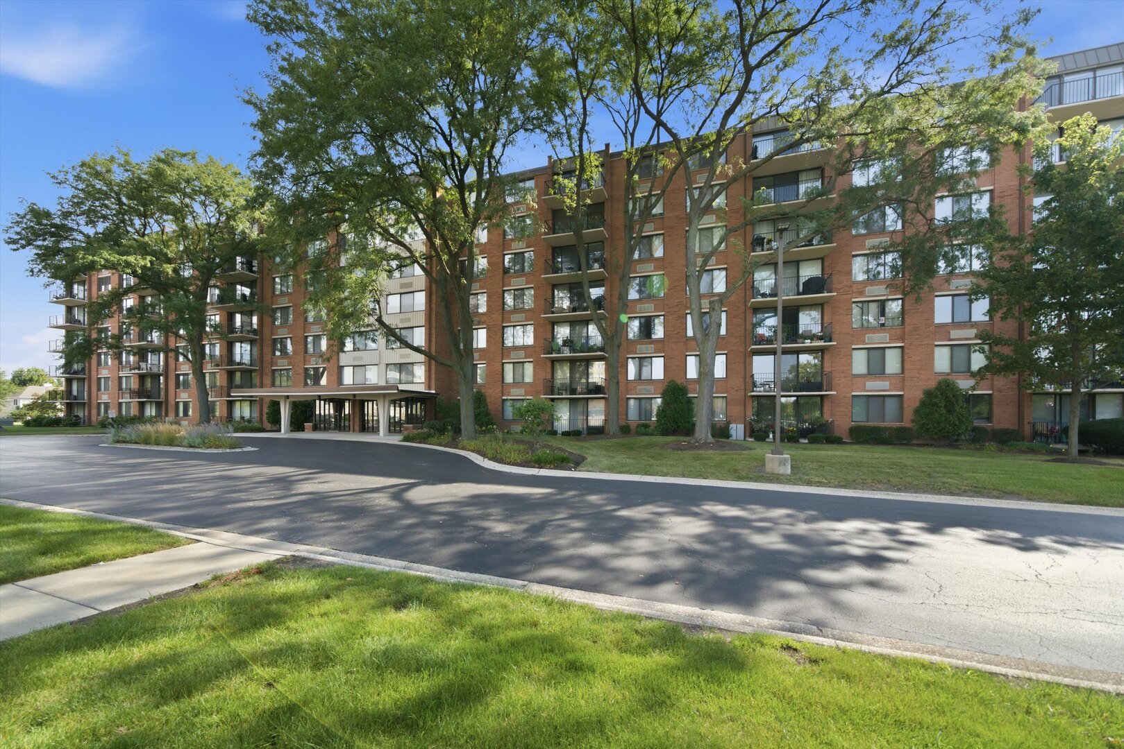 2000 Saint Regis Drive 4h Property Photo 2