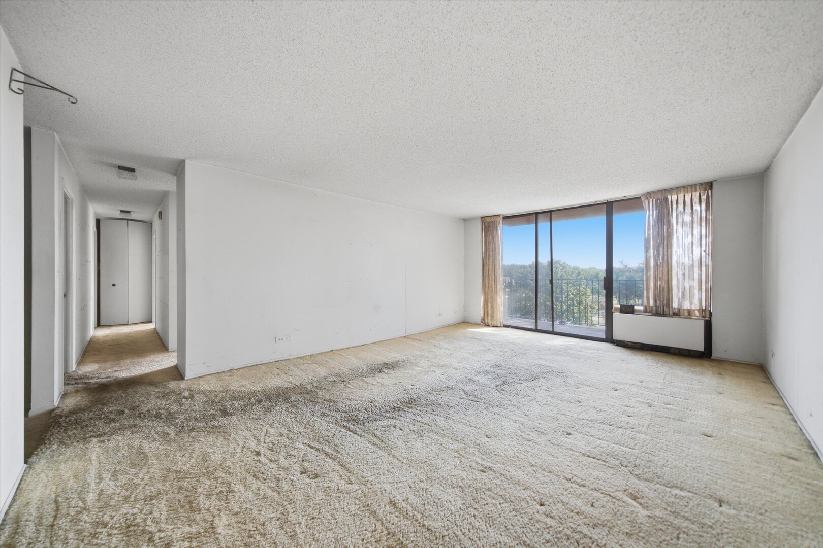 2000 Saint Regis Drive 4h Property Photo 4