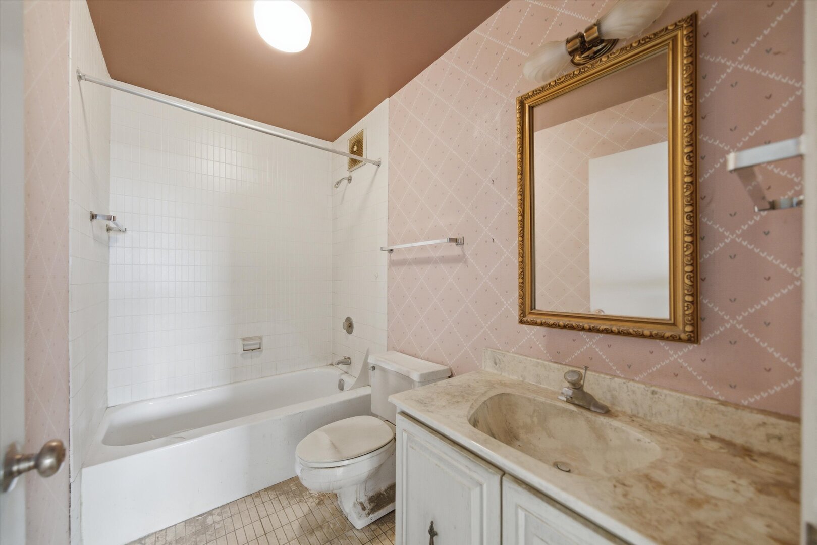 2000 Saint Regis Drive 4h Property Photo 8