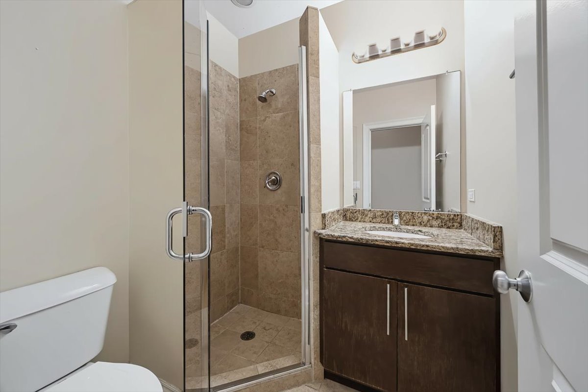 2425 W Arthington Street 1 Property Photo 12