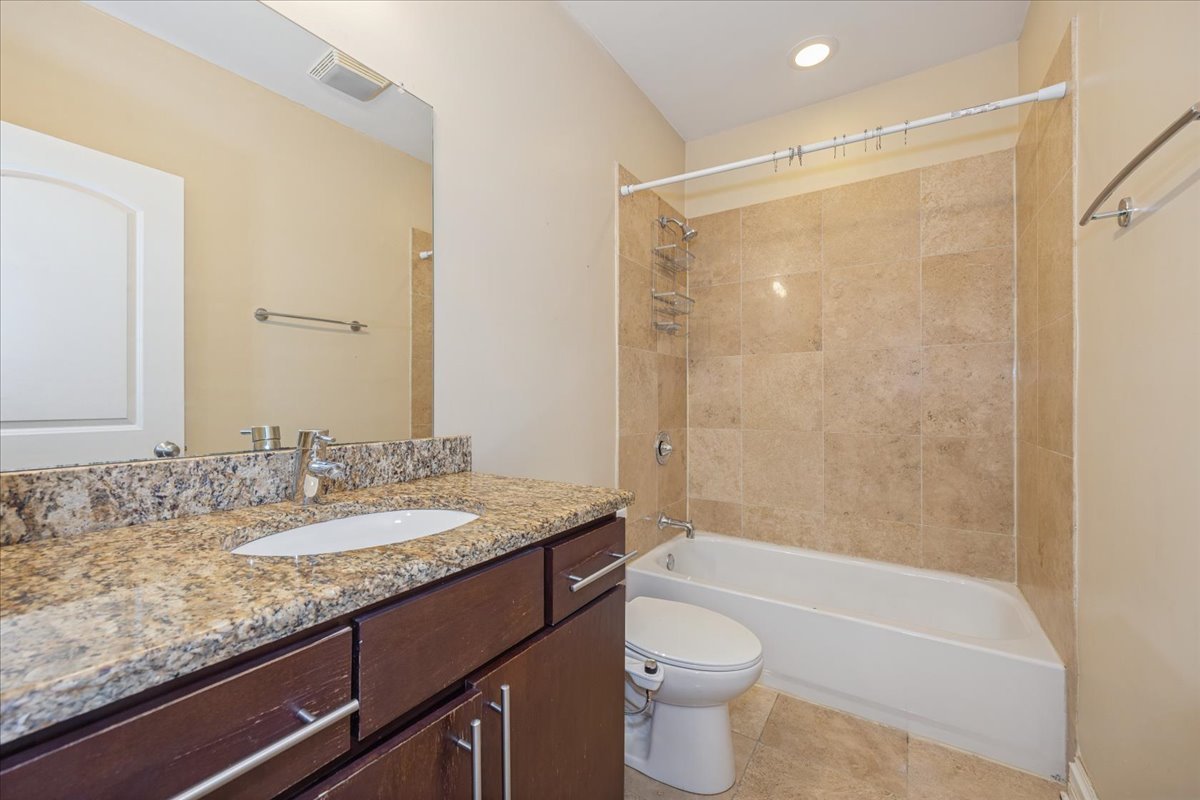 2425 W Arthington Street 1 Property Photo 17