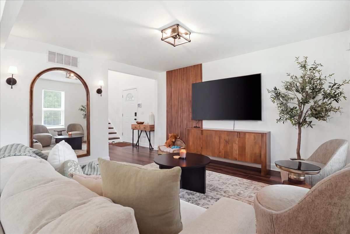 2018 Elim Avenue Property Photo 6