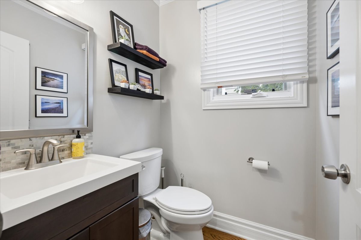 938 Mapleton Avenue Property Photo 14