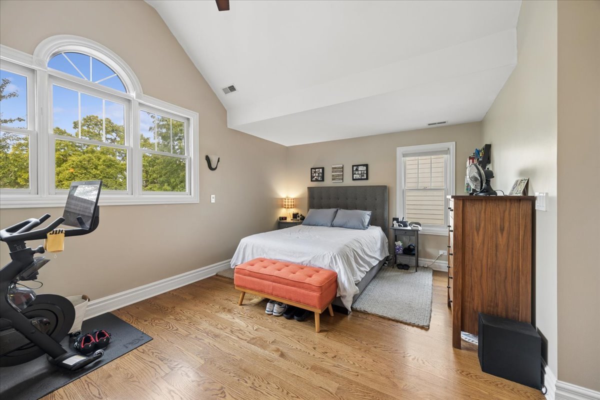 938 Mapleton Avenue Property Photo 15