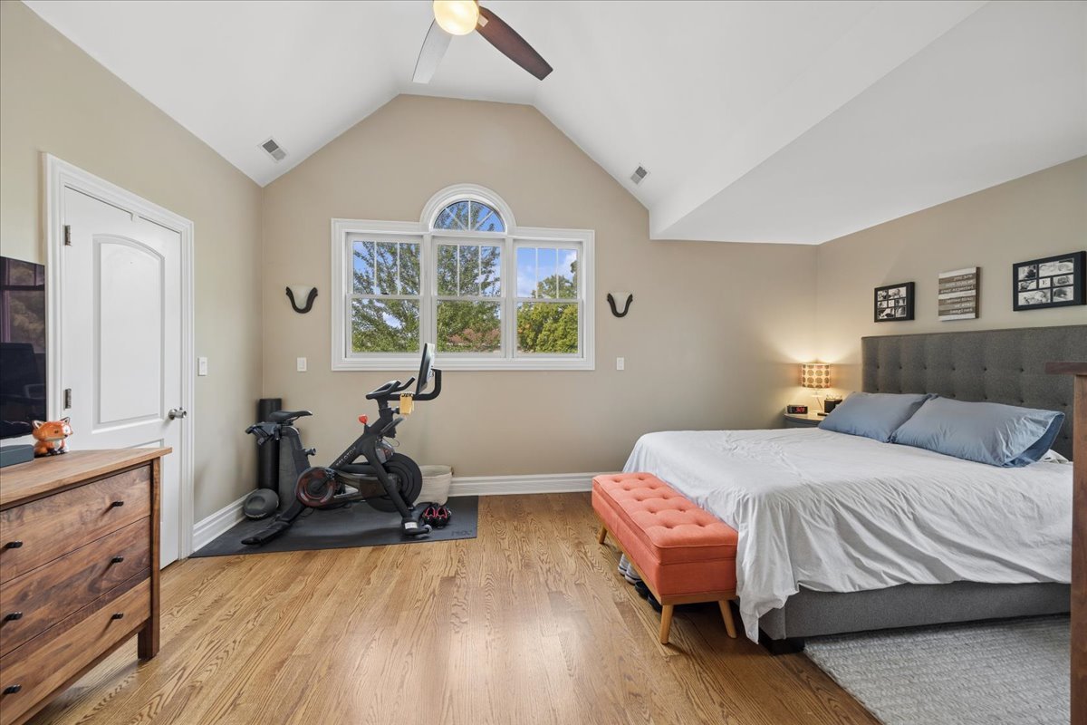 938 Mapleton Avenue Property Photo 16