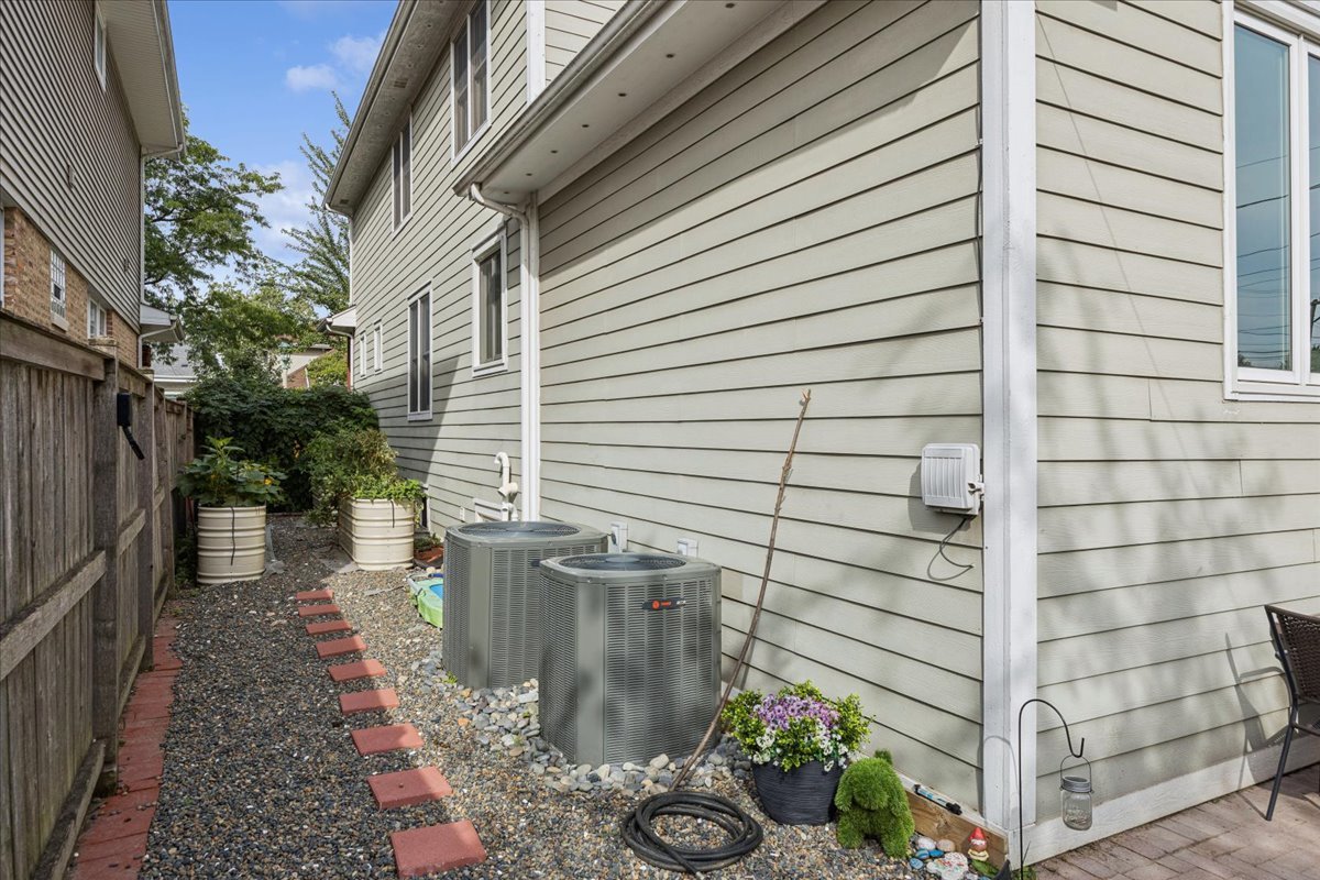 938 Mapleton Avenue Property Photo 28