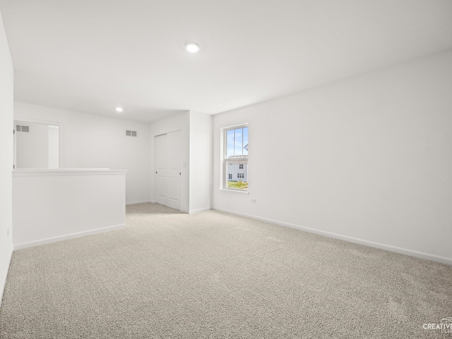 385 Danforth Drive Property Photo 4