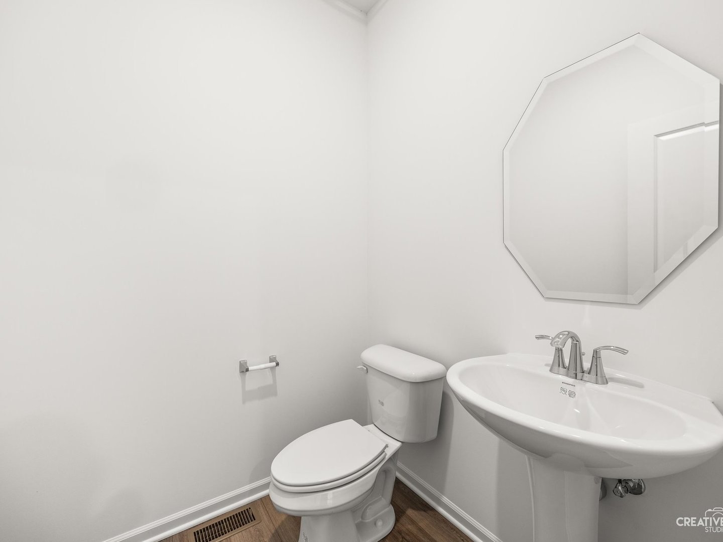 385 Danforth Drive Property Photo 13