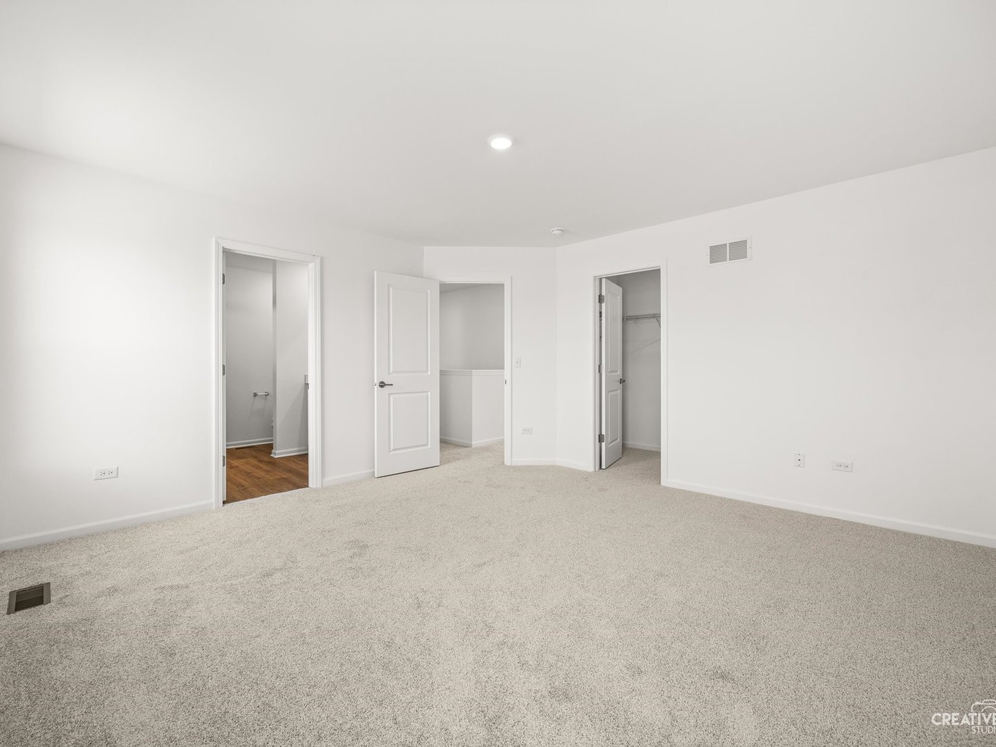 385 Danforth Drive Property Photo 14