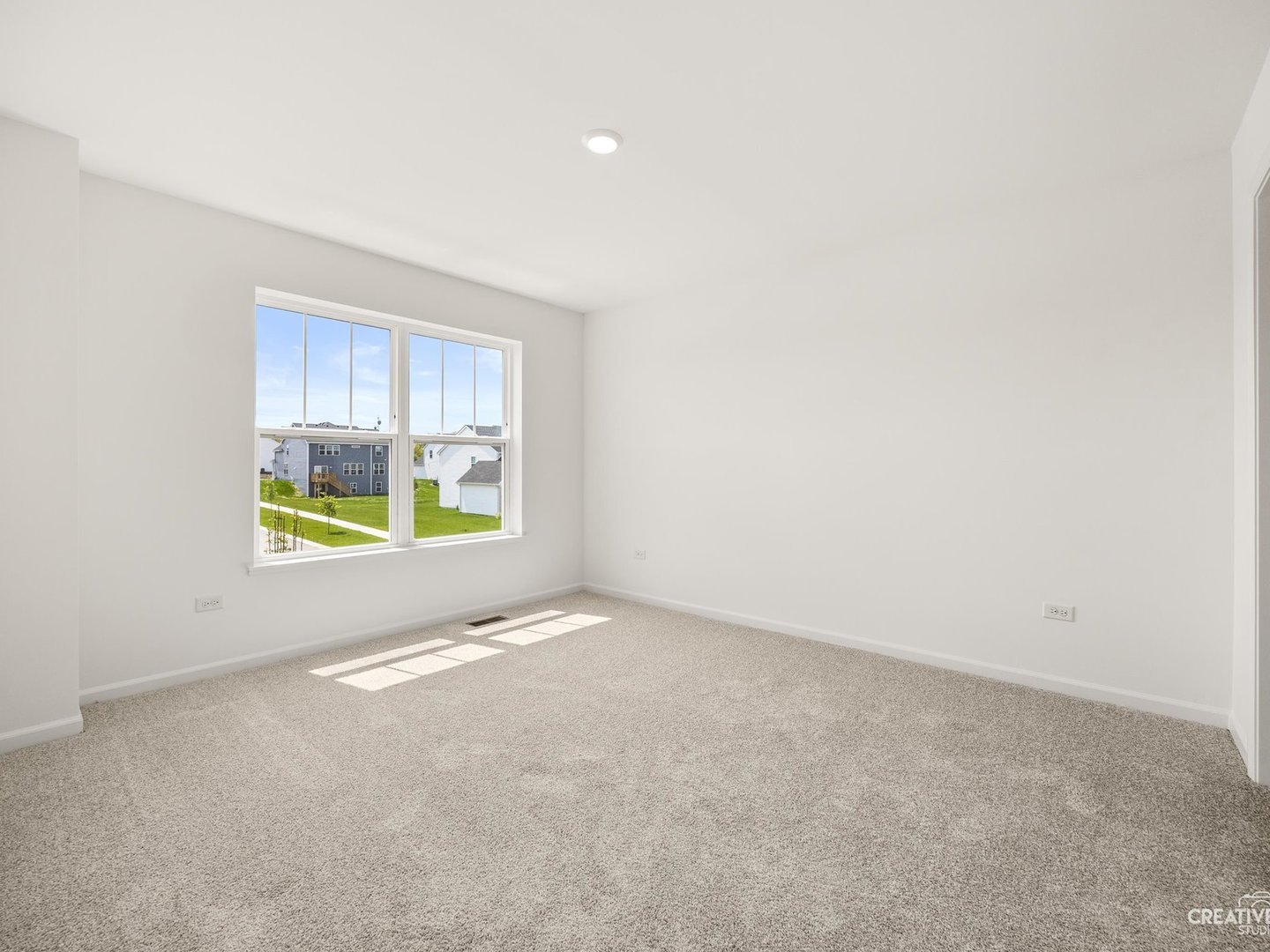 385 Danforth Drive Property Photo 17