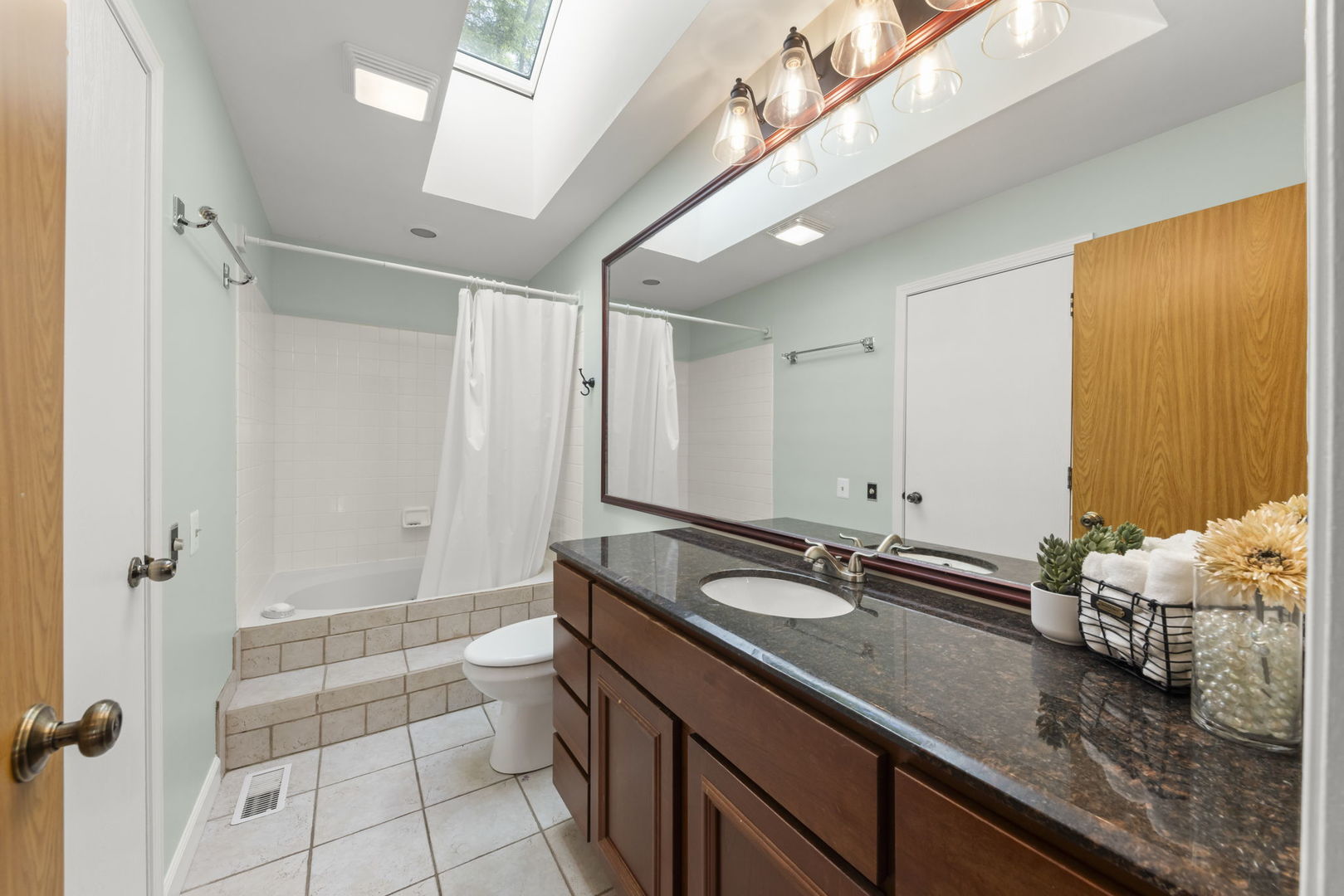 14743 Lakeview Drive Property Photo 17