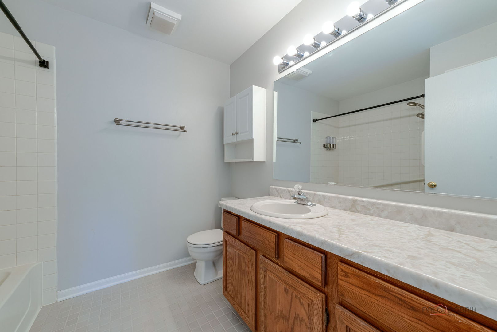 1432 Hampshire Court Property Photo 16
