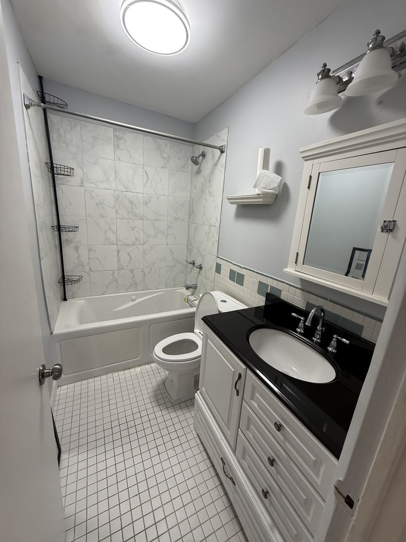 6700 S Paxton Avenue G2 Property Photo 4