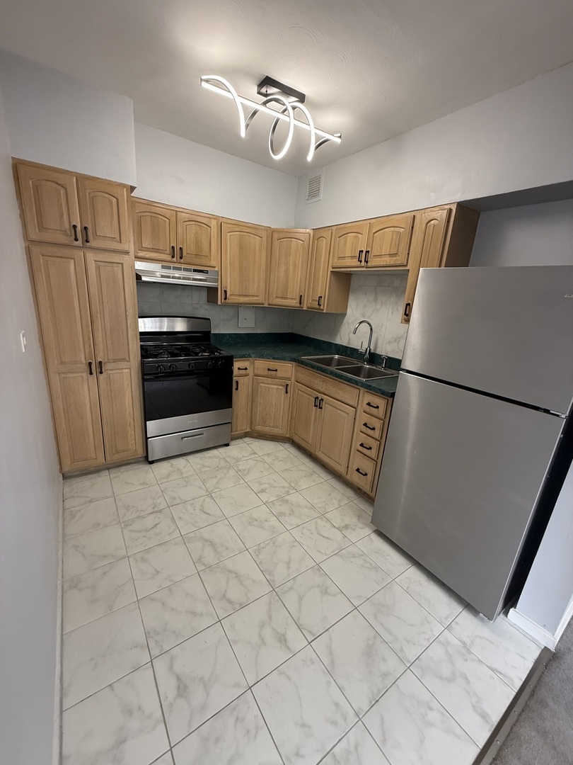 6700 S Paxton Avenue G2 Property Photo 5