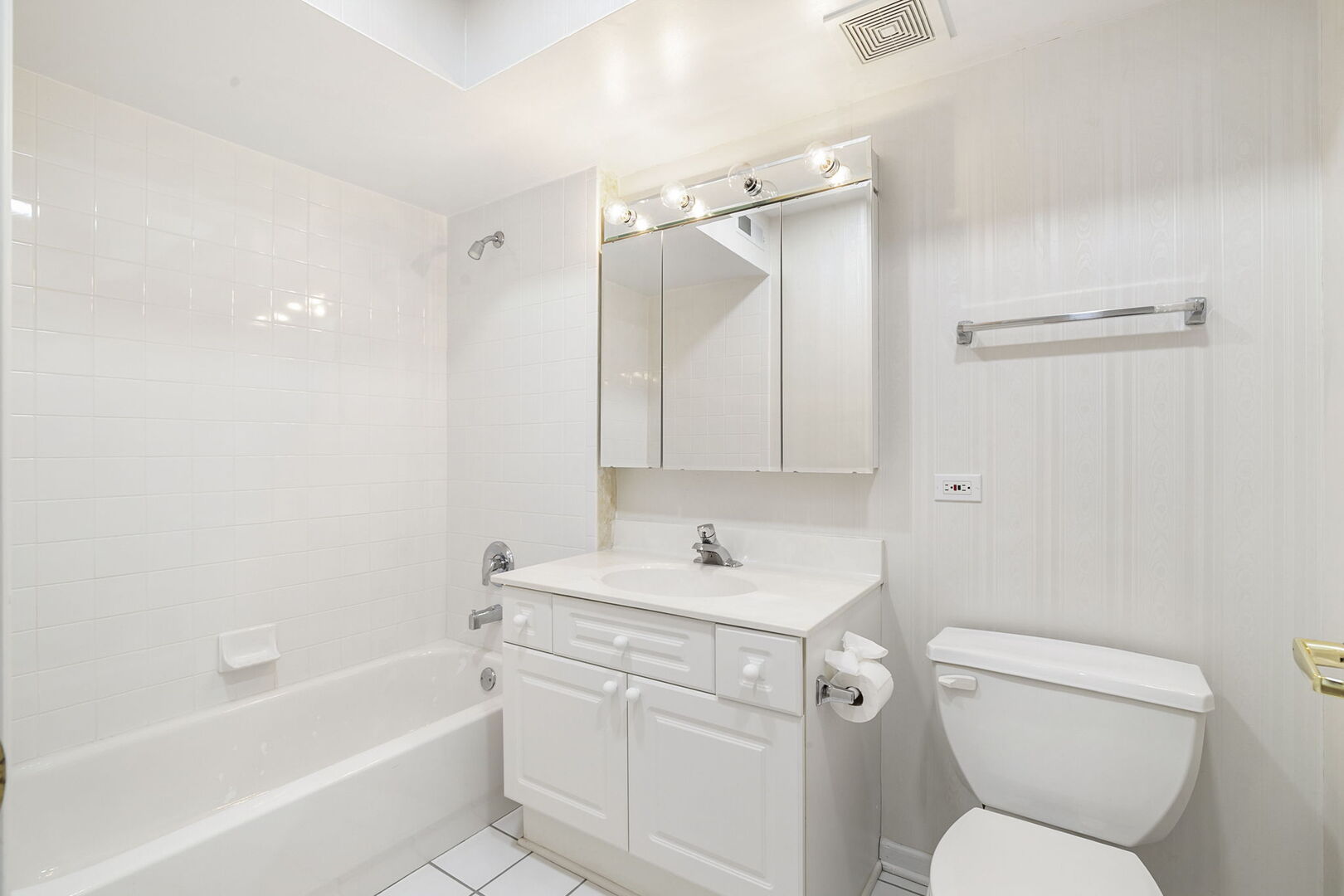 7051 W Touhy Avenue 604 Property Photo 16