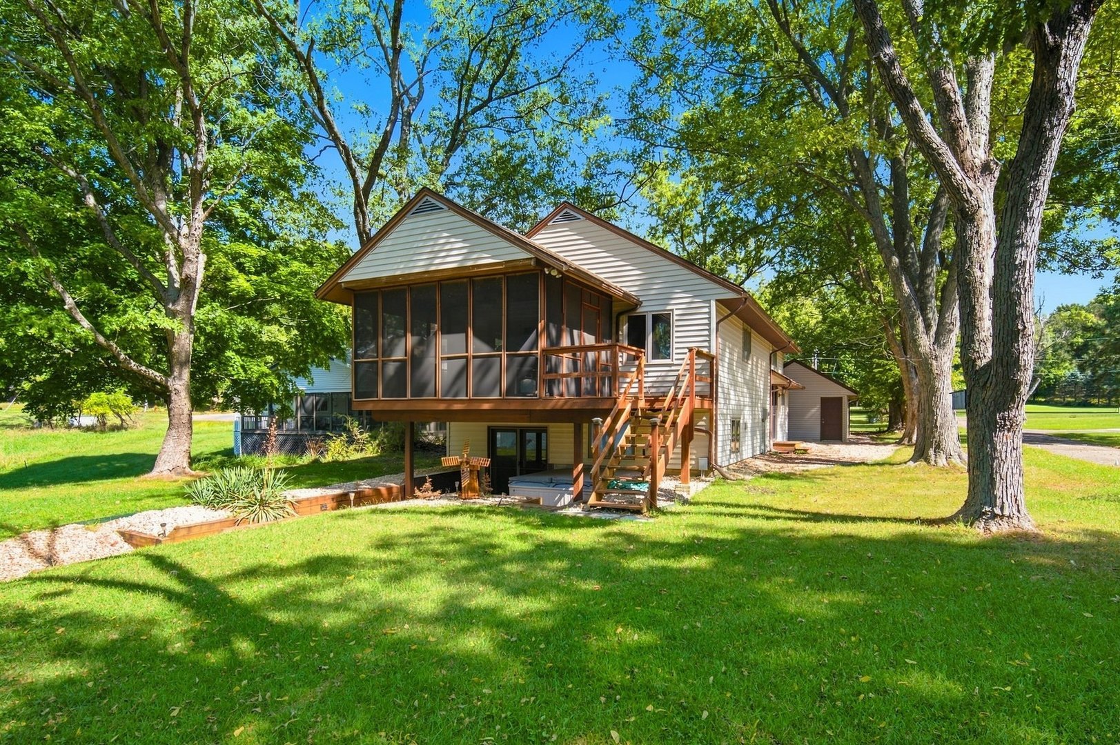 154 Beachview Court Property Photo 1