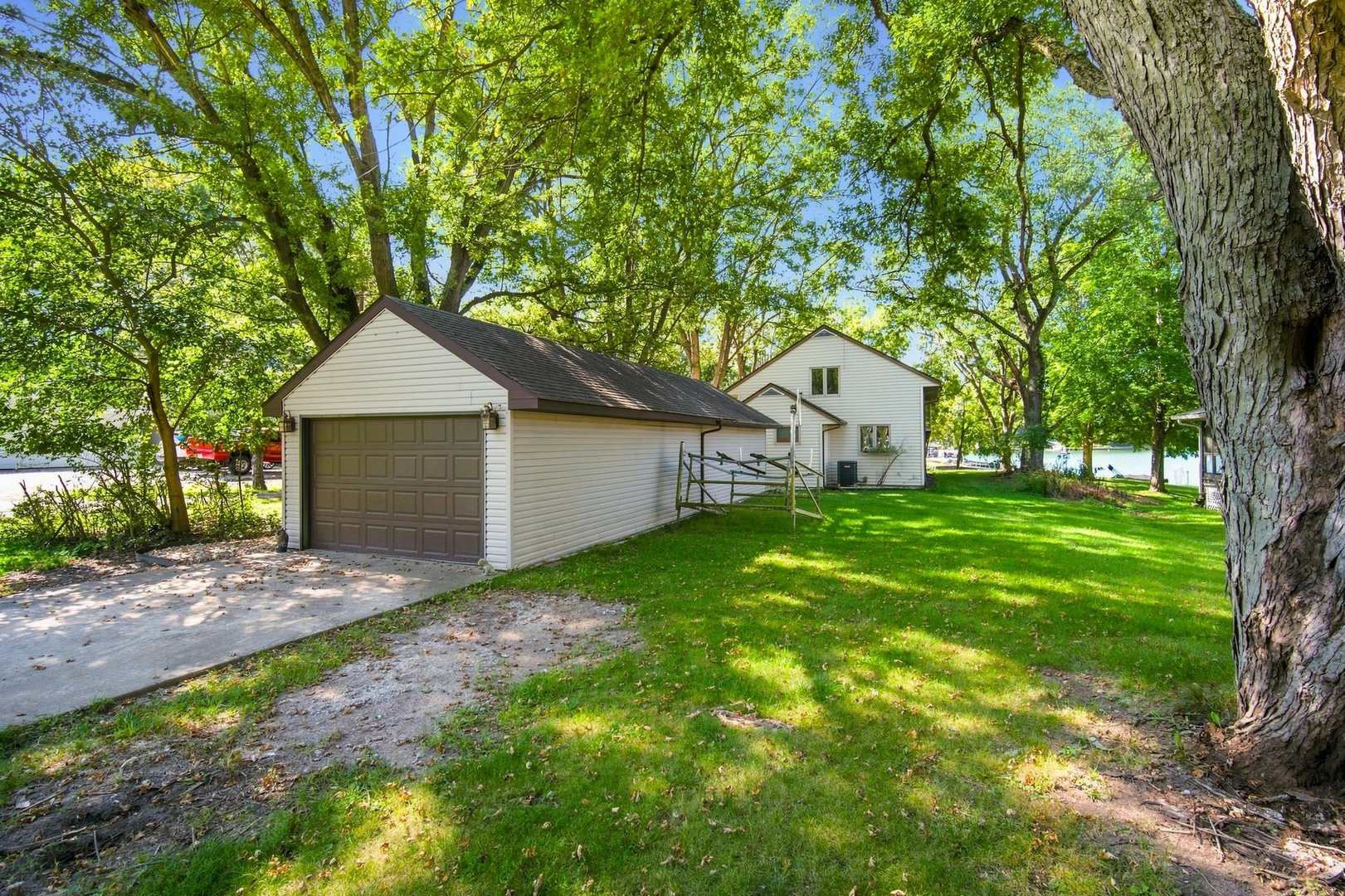 154 Beachview Court Property Photo 2