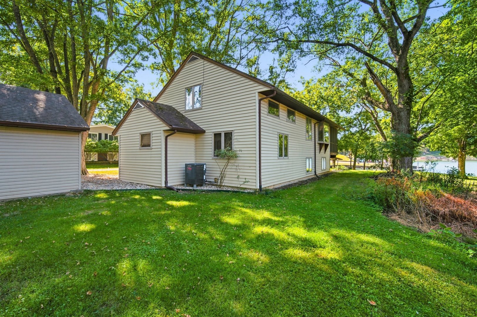 154 Beachview Court Property Photo 3