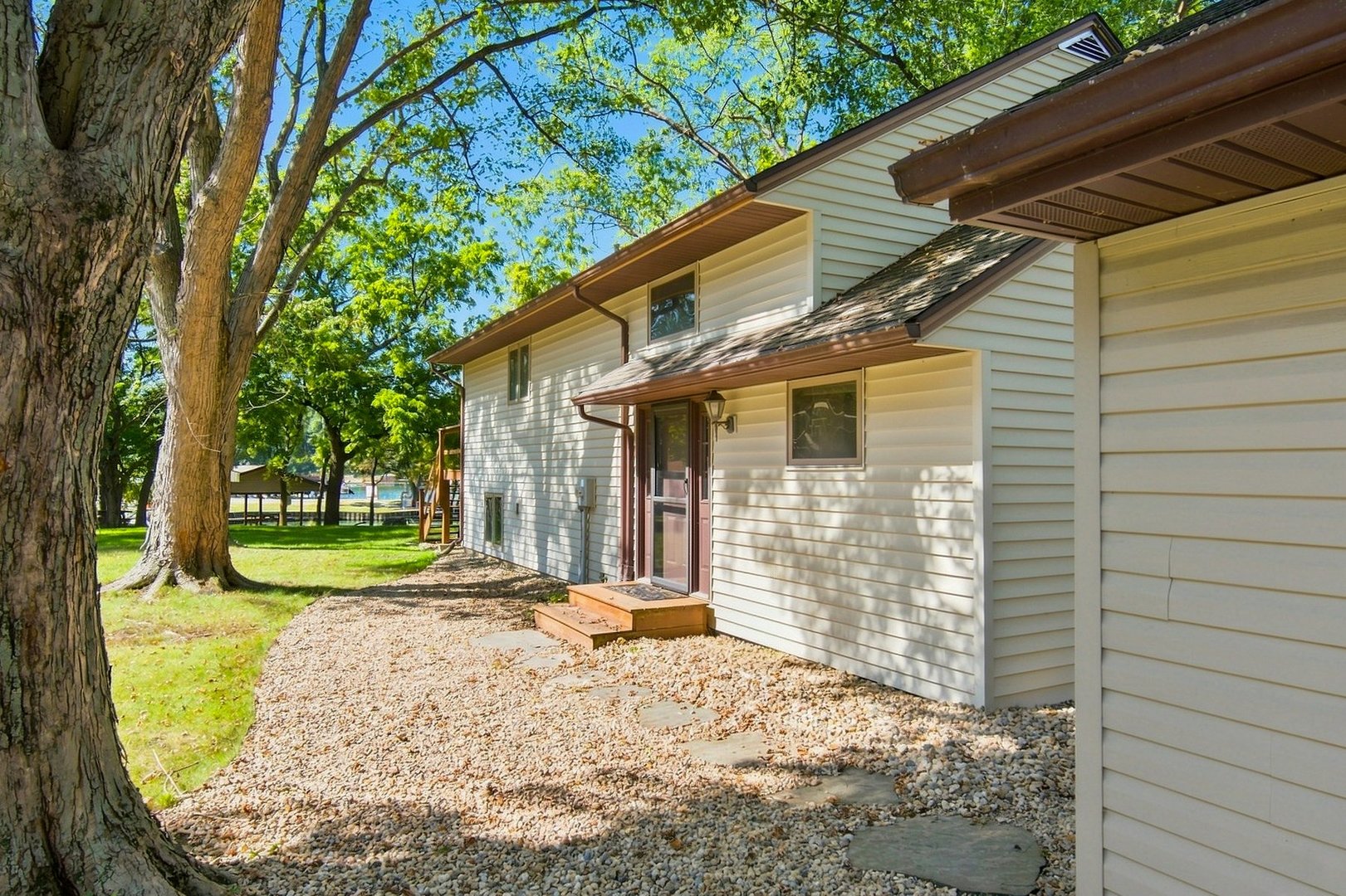 154 Beachview Court Property Photo 4