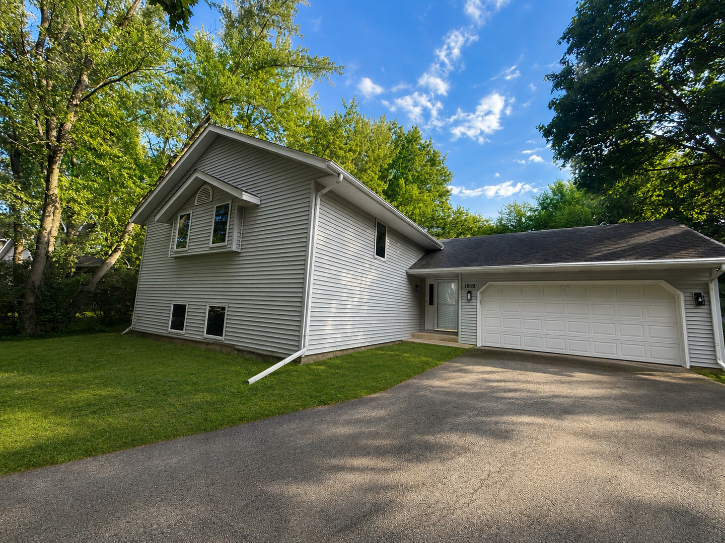 1619 Sw Candlewick Drive Property Photo 1
