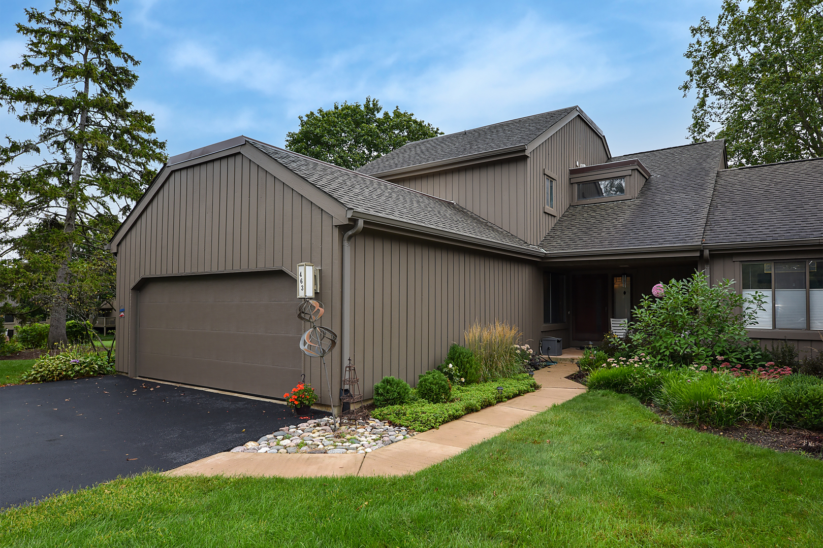 463 Woodview Road Property Photo 2