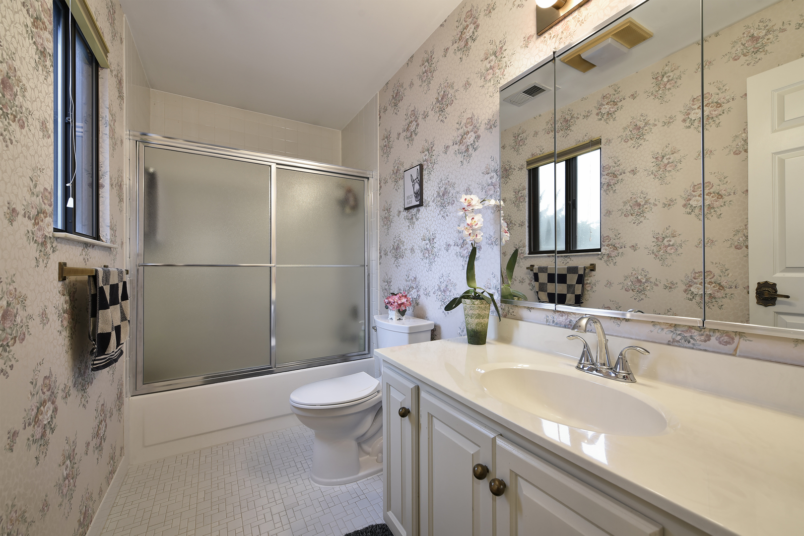 463 Woodview Road Property Photo 17