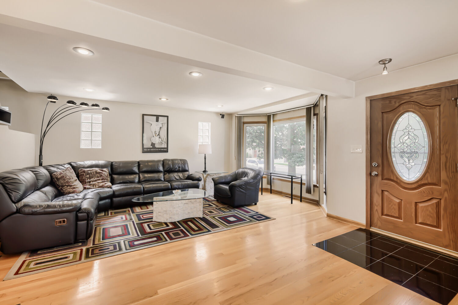 5323 N Natoma Avenue Property Photo 4