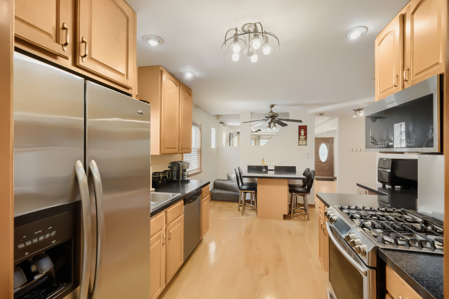 5323 N Natoma Avenue Property Photo 8
