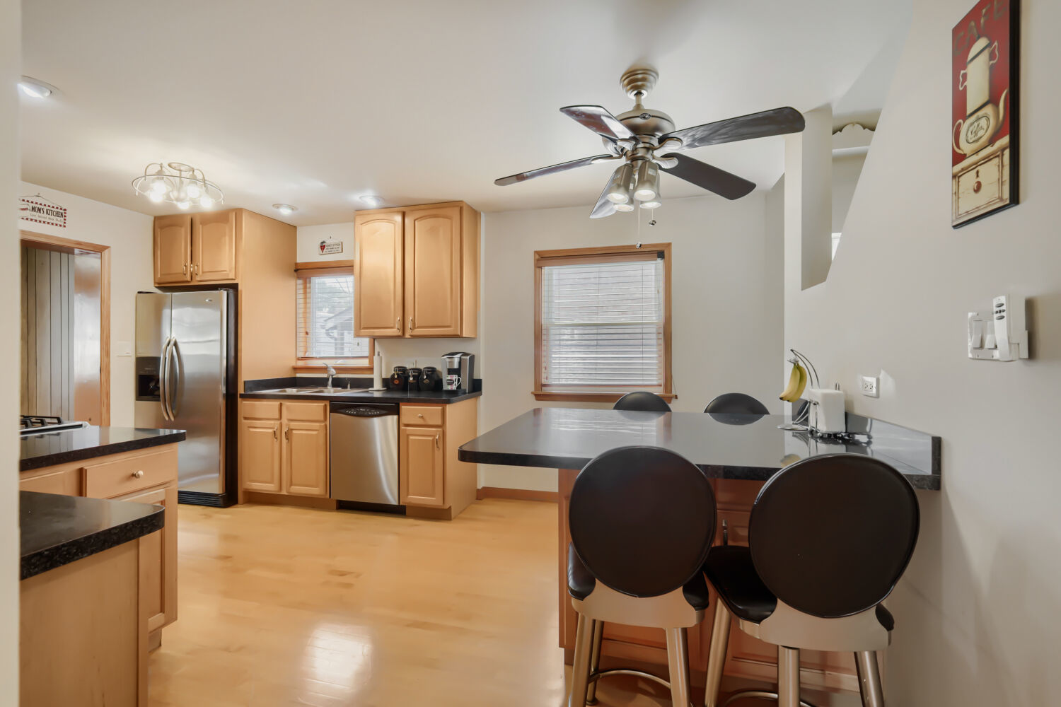 5323 N Natoma Avenue Property Photo 9