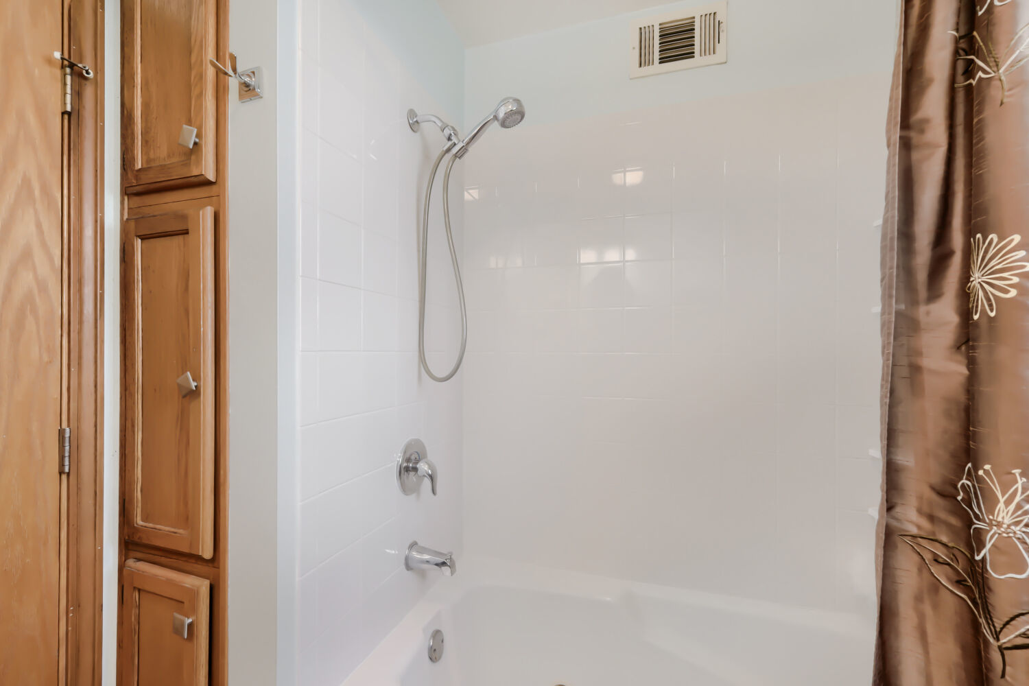 5323 N Natoma Avenue Property Photo 13