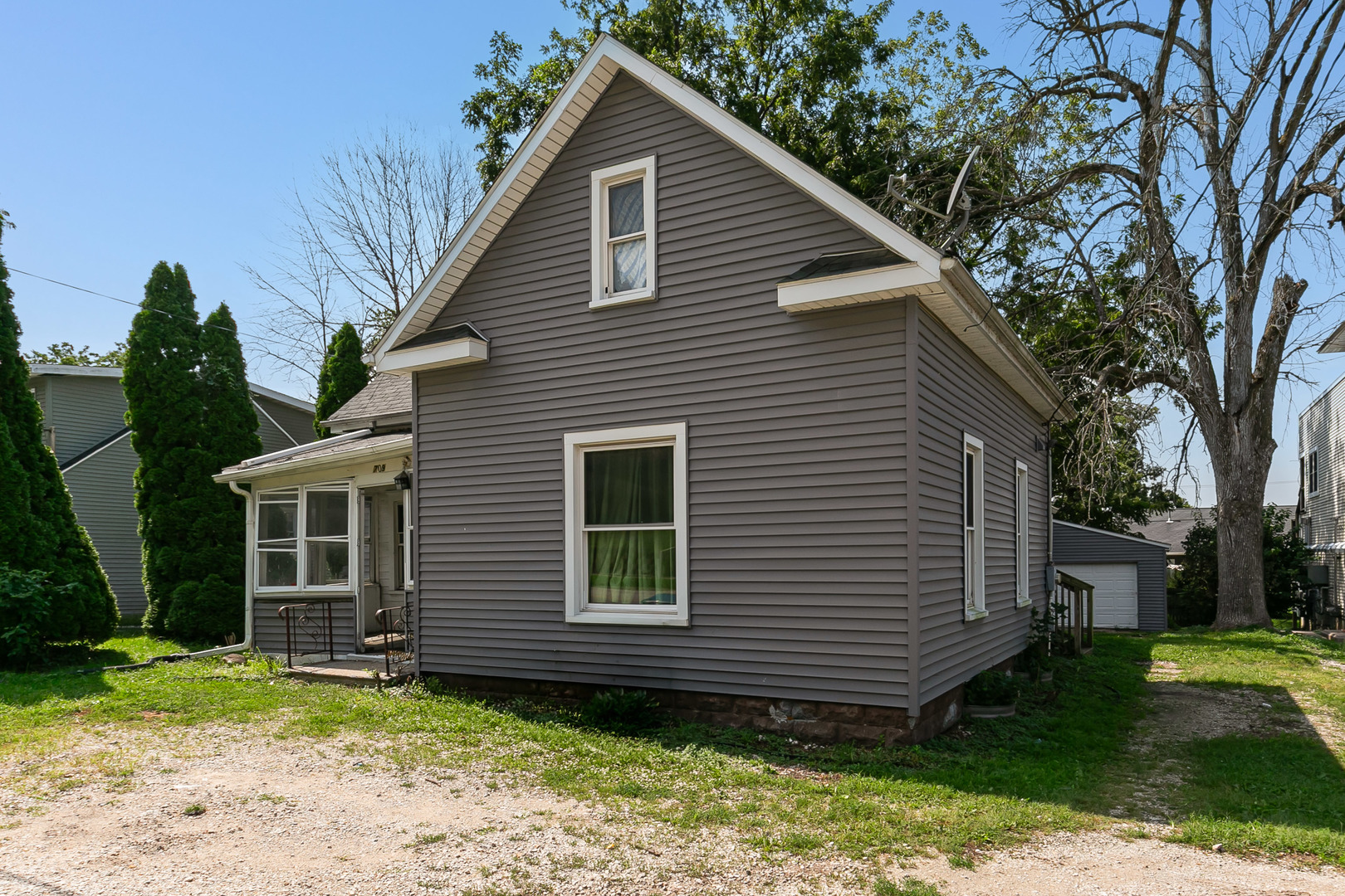 709 N High Street Property Photo 1