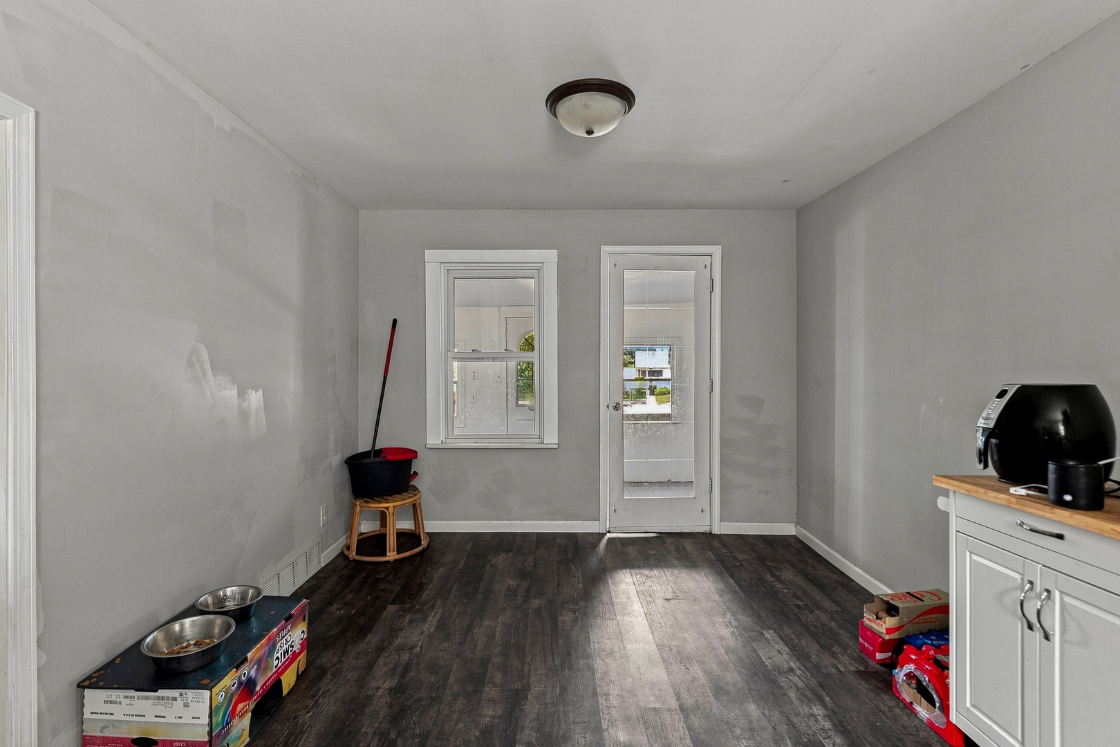709 N High Street Property Photo 5