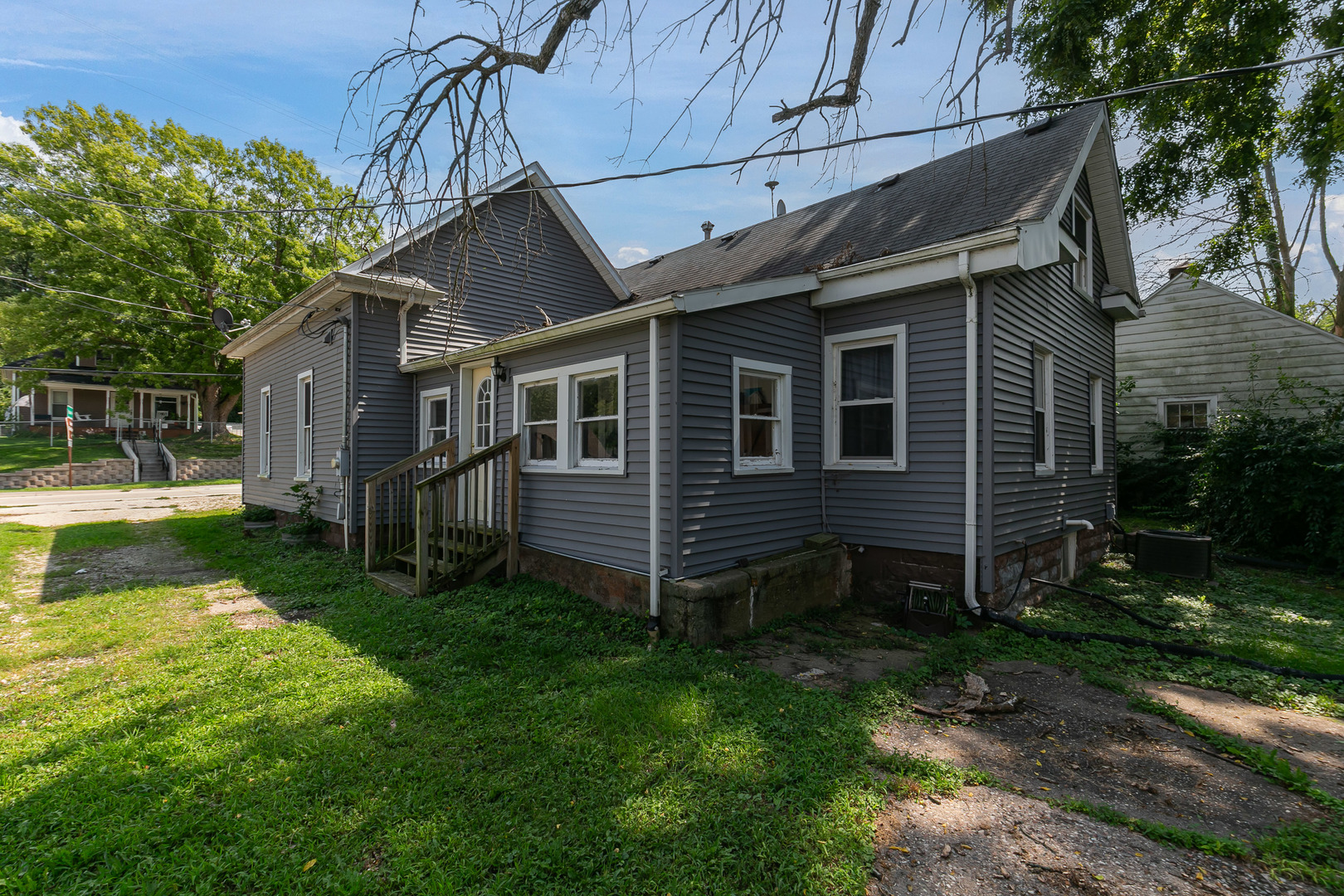 709 N High Street Property Photo 15
