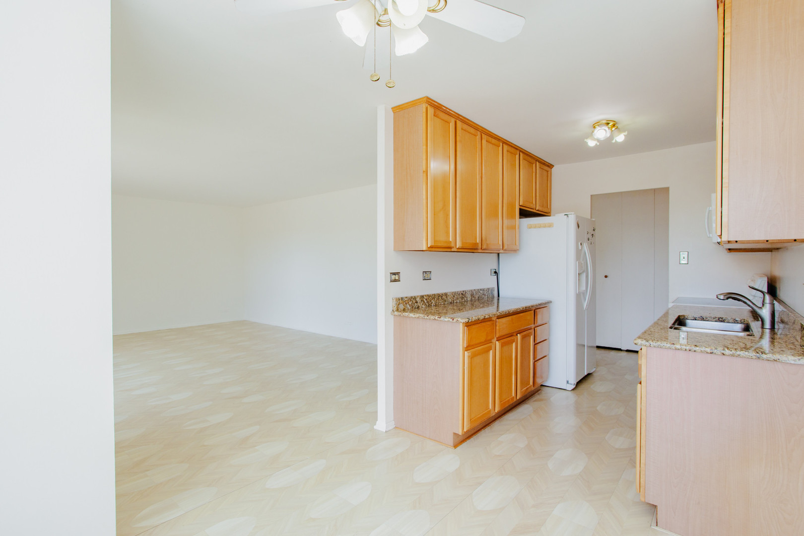 7033 N Kedzie Avenue 303 Property Photo 10