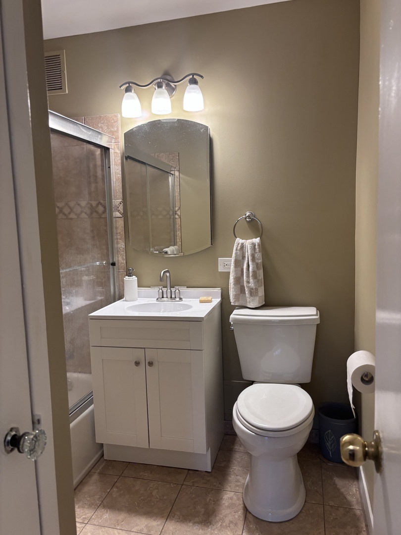 2610 W Balmoral Avenue 103 Property Photo 6